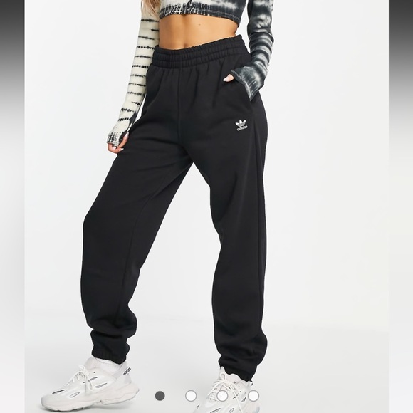 NWT Adidas Originals essential sweatpants in black - Picture 2 of 4